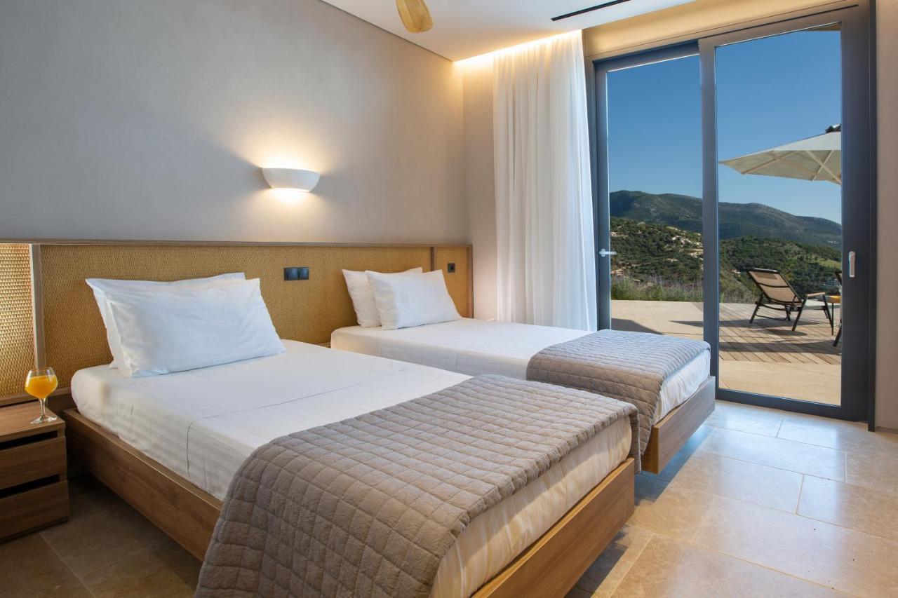 Blooms Of Sivota Bay - Luxury Villas With Private Heated Pool Екстериор снимка